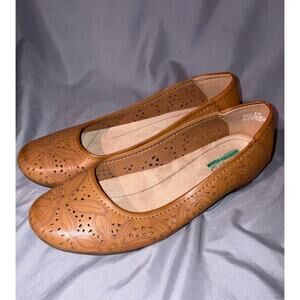 BareTraps Tan Floral Cutout Comfort Flats Size‎ 8M